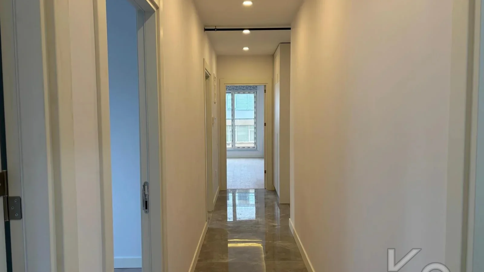 Laci̇vertcadde Bostanci Bağdat Caddesi̇ne 3.bi̇nada Marmaraya Yakin Sifir Bi̇na 3+1 90m² Net