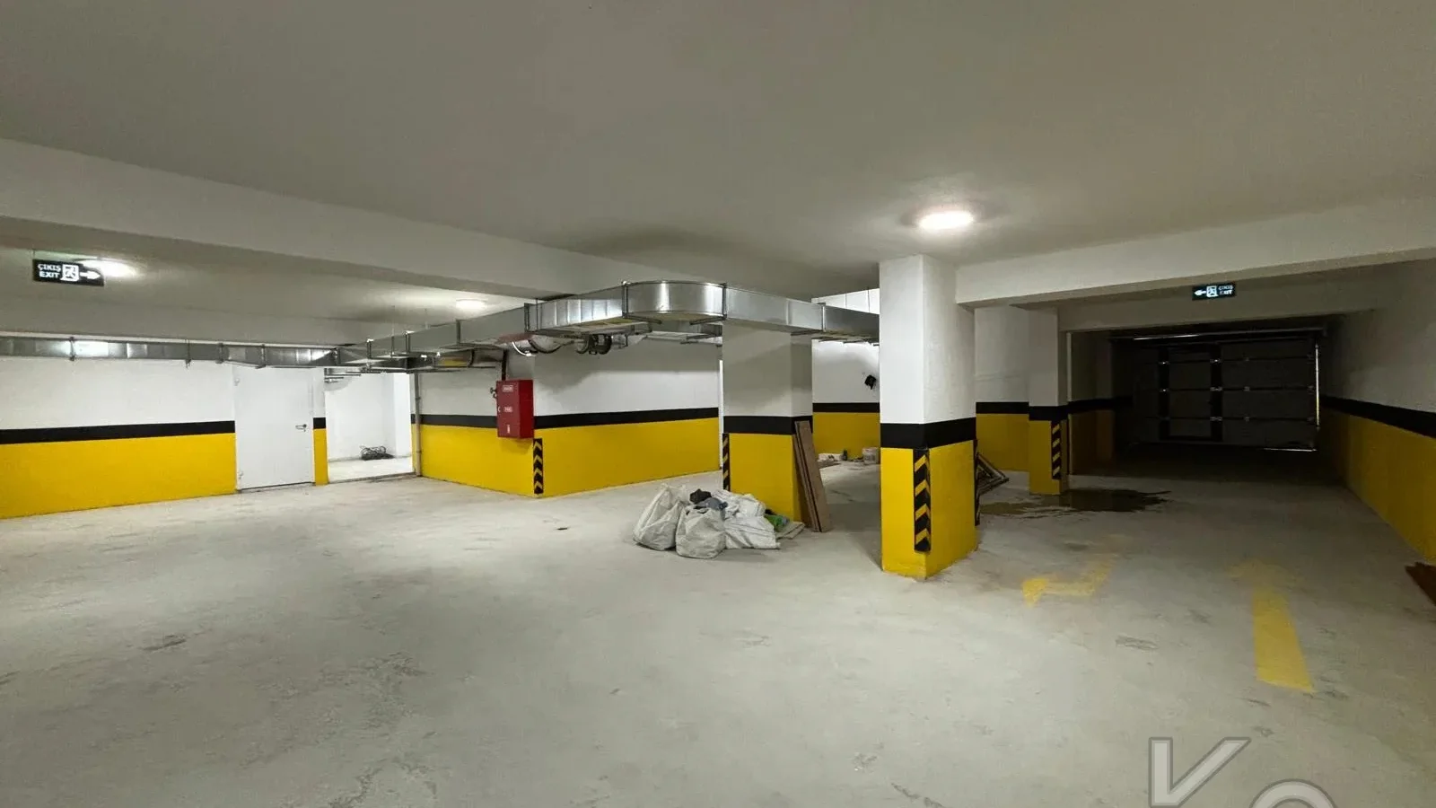 Laci̇vertcadde Bostanci Bağdat Caddesi̇ne 3.bi̇nada Marmaraya Yakin Sifir Bi̇na 3+1 90m² Net