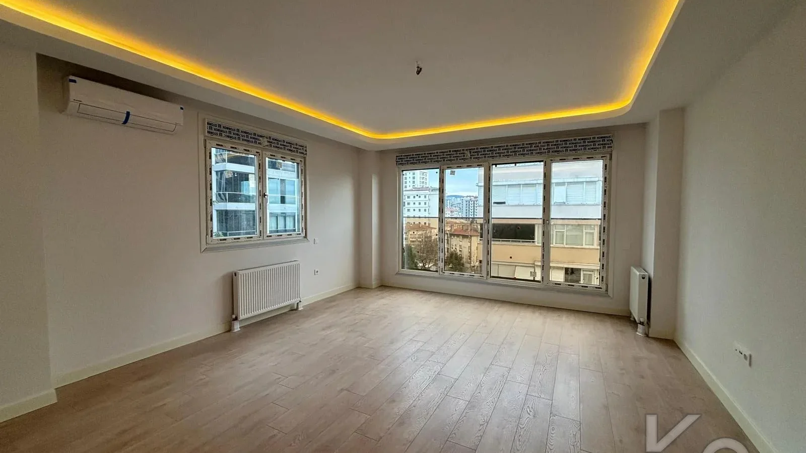 Laci̇vertcadde Bostanci Bağdat Caddesi̇ne 3.bi̇nada Marmaraya Yakin Sifir Bi̇na 3+1 90m² Net