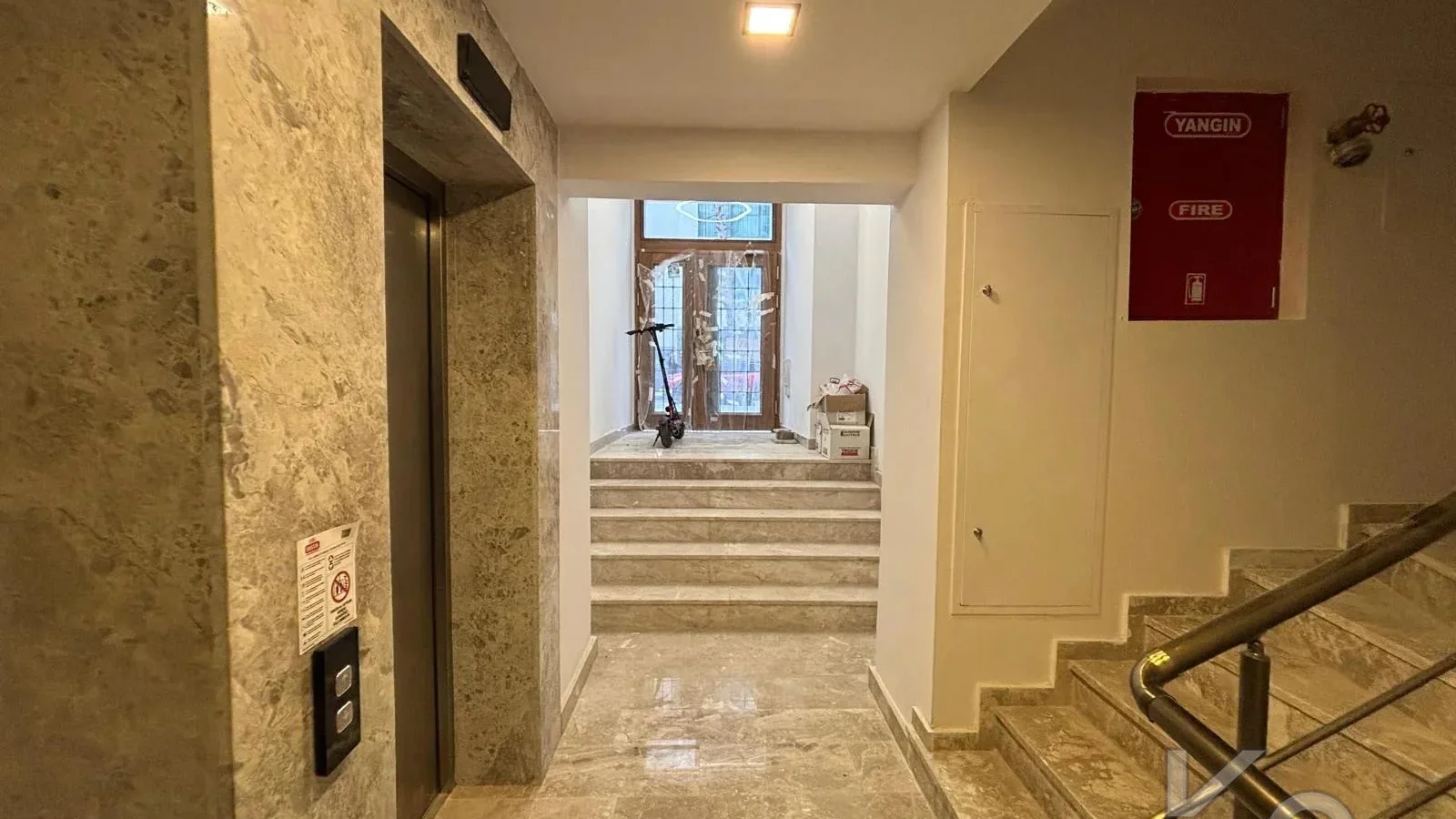 Laci̇vertcadde Bostanci Bağdat Caddesi̇ne 3.bi̇nada Marmaraya Yakin Sifir Bi̇na 3+1 90m² Net