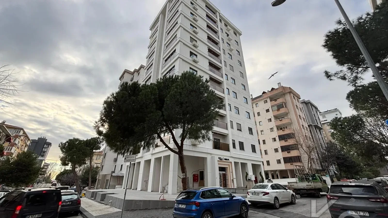 Laci̇vertcadde Bostanci Bağdat Caddesi̇ne 3.bi̇nada Marmaraya Yakin Sifir Bi̇na 3+1 90m² Net