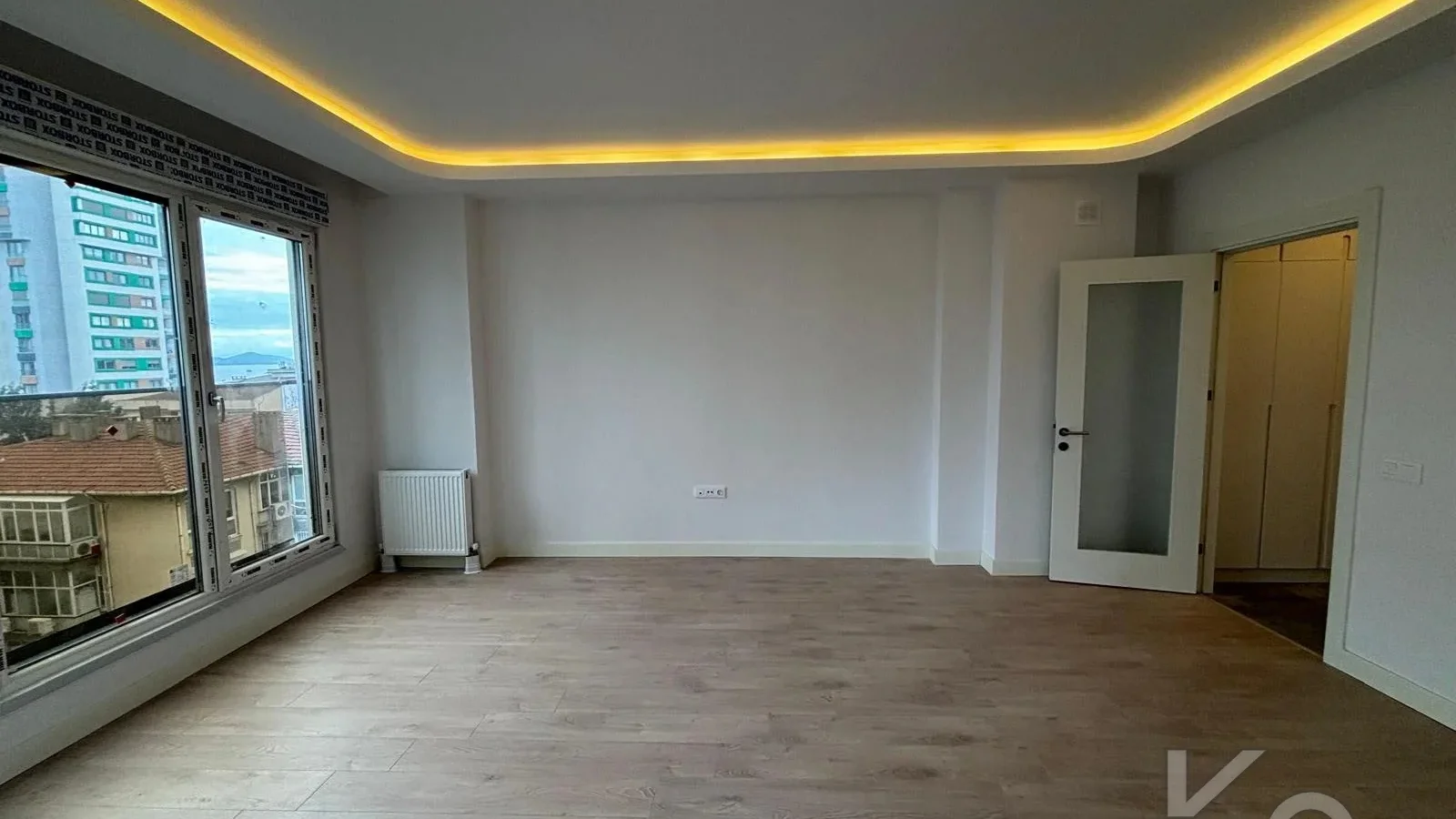 Laci̇vertcadde Bostanci Bağdat Caddesi̇ne 3.bi̇nada Marmaraya Yakin Sifir Bi̇na 3+1 90m² Net