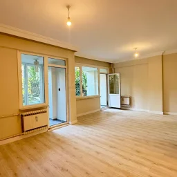 Academy Suadiye Suadiye Sahilde 2+1 Bahçe Katı 80 M2 Net İçi Yenilenmiş Balkonlu
