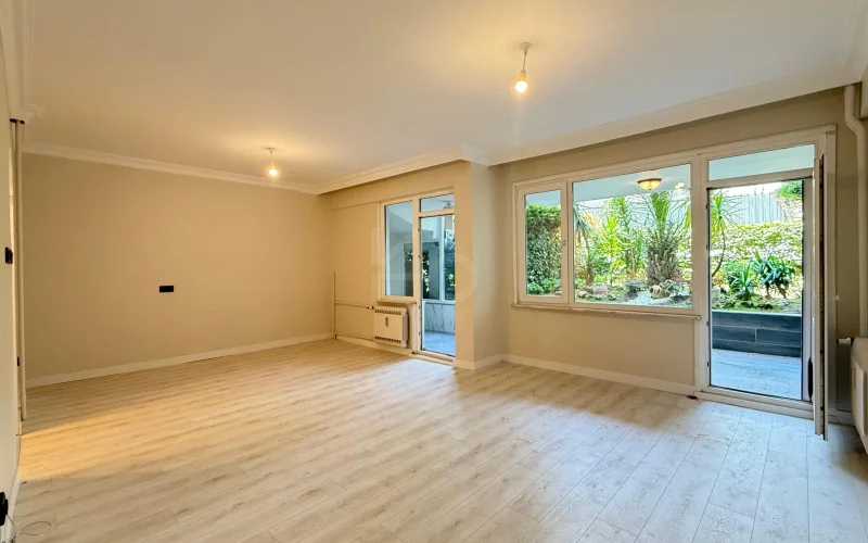 Academy Suadiye Suadiye Sahilde 2+1 Bahçe Katı 80 M2 Net İçi Yenilenmiş Balkonlu