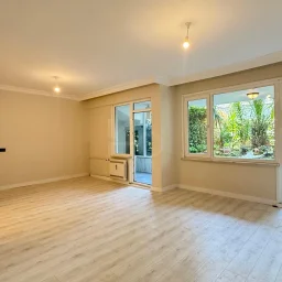 Academy Suadiye Suadiye Sahilde 2+1 Bahçe Katı 80 M2 Net İçi Yenilenmiş Balkonlu
