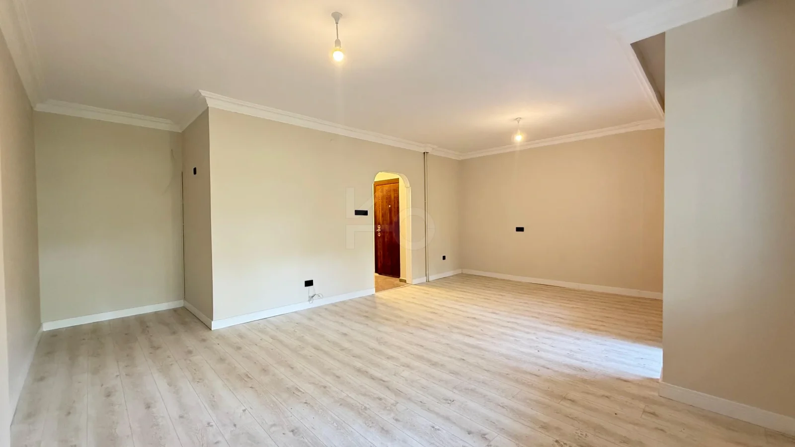 Academy Suadiye Suadiye Sahilde 2+1 Bahçe Katı 80 M2 Net İçi Yenilenmiş Balkonlu