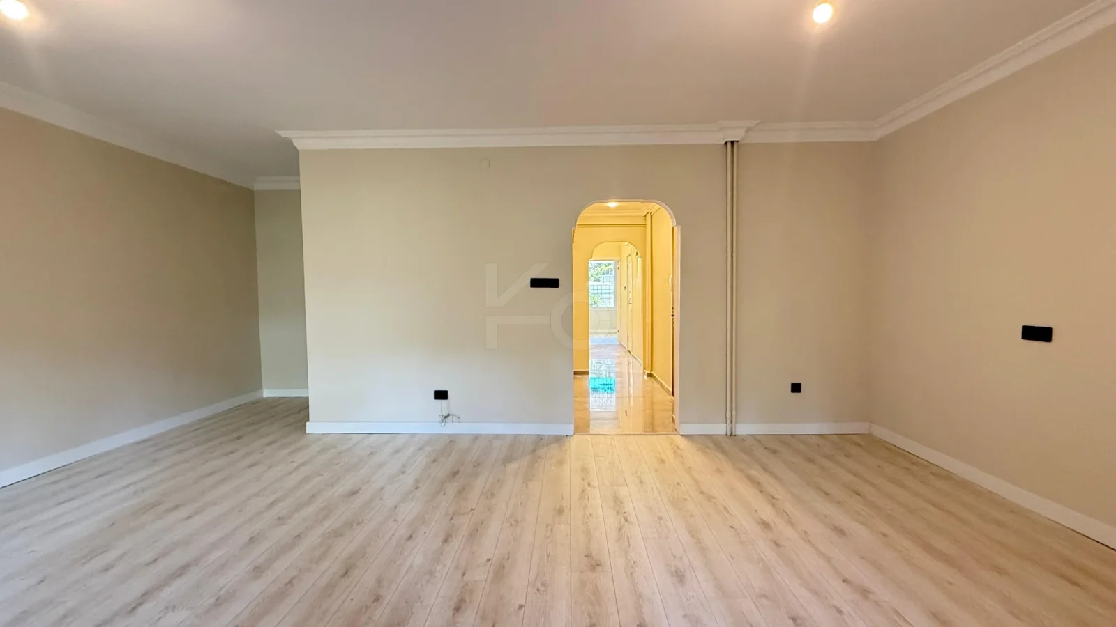 Academy Suadiye Suadiye Sahilde 2+1 Bahçe Katı 80 M2 Net İçi Yenilenmiş Balkonlu