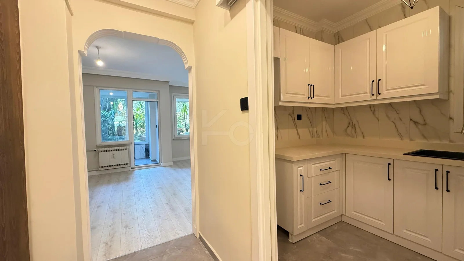 Academy Suadiye Suadiye Sahilde 2+1 Bahçe Katı 80 M2 Net İçi Yenilenmiş Balkonlu