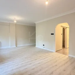 Academy Suadiye Suadiye Sahilde 2+1 Bahçe Katı 80 M2 Net İçi Yenilenmiş Balkonlu