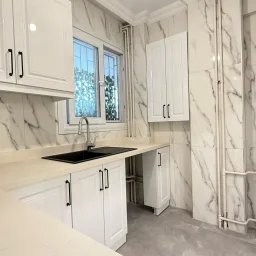 Academy Suadiye Suadiye Sahilde 2+1 Bahçe Katı 80 M2 Net İçi Yenilenmiş Balkonlu