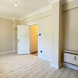 Academy Suadiye Suadiye Sahilde 2+1 Bahçe Katı 80 M2 Net İçi Yenilenmiş Balkonlu
