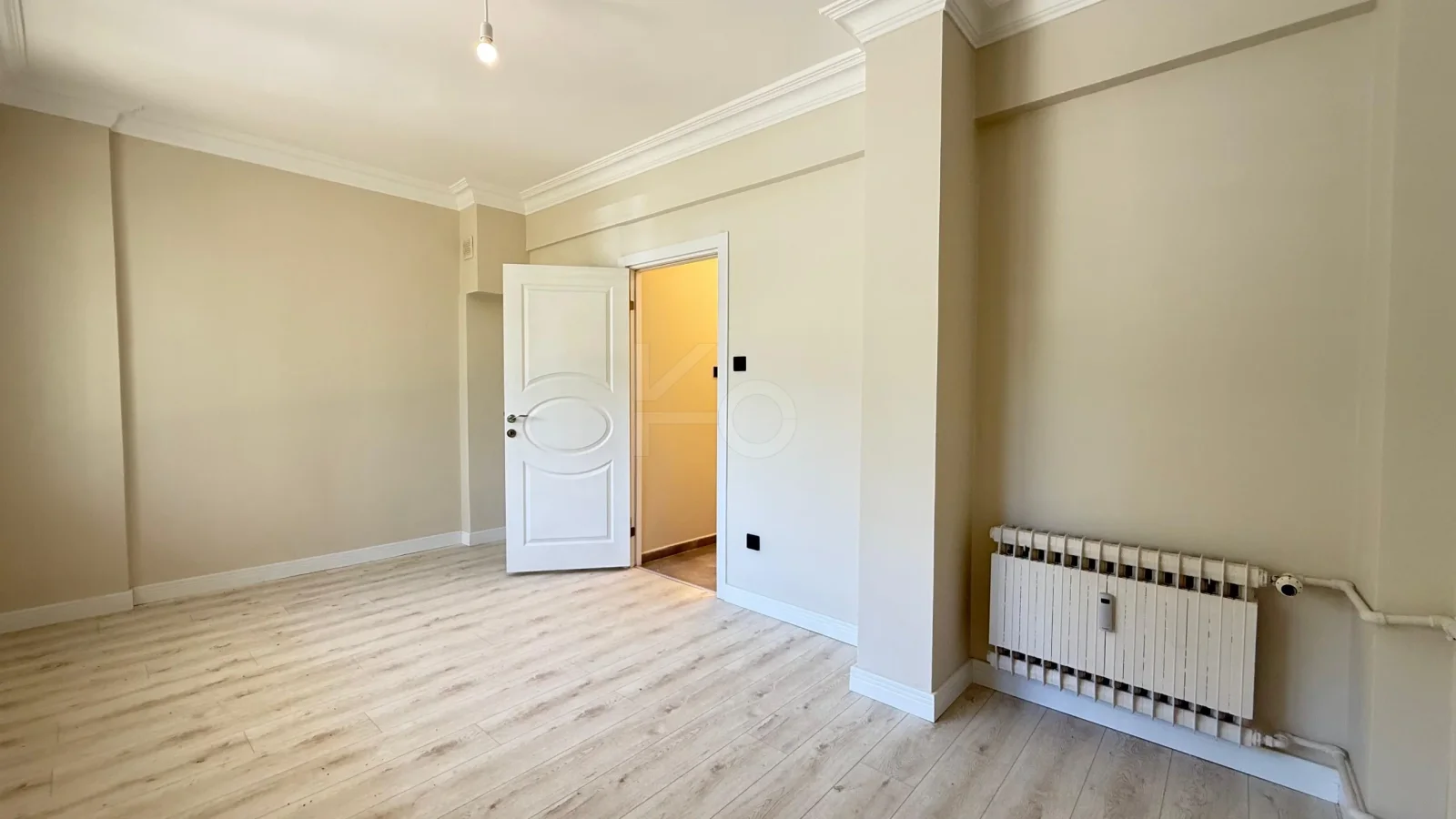 Academy Suadiye Suadiye Sahilde 2+1 Bahçe Katı 80 M2 Net İçi Yenilenmiş Balkonlu