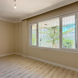 Academy Suadiye Suadiye Sahilde 2+1 Bahçe Katı 80 M2 Net İçi Yenilenmiş Balkonlu