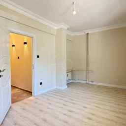 Academy Suadiye Suadiye Sahilde 2+1 Bahçe Katı 80 M2 Net İçi Yenilenmiş Balkonlu