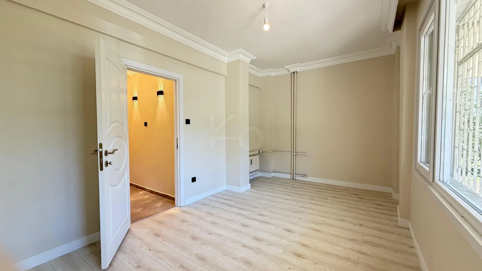 Academy Suadiye Suadiye Sahilde 2+1 Bahçe Katı 80 M2 Net İçi Yenilenmiş Balkonlu
