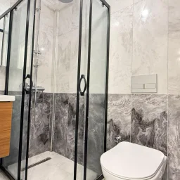 Academy Suadiye Suadiye Sahilde 2+1 Bahçe Katı 80 M2 Net İçi Yenilenmiş Balkonlu