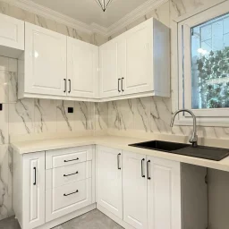 Academy Suadiye Suadiye Sahilde 2+1 Bahçe Katı 80 M2 Net İçi Yenilenmiş Balkonlu