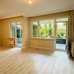 Academy Suadiye Suadiye Sahilde 2+1 Bahçe Katı 80 M2 Net İçi Yenilenmiş Balkonlu