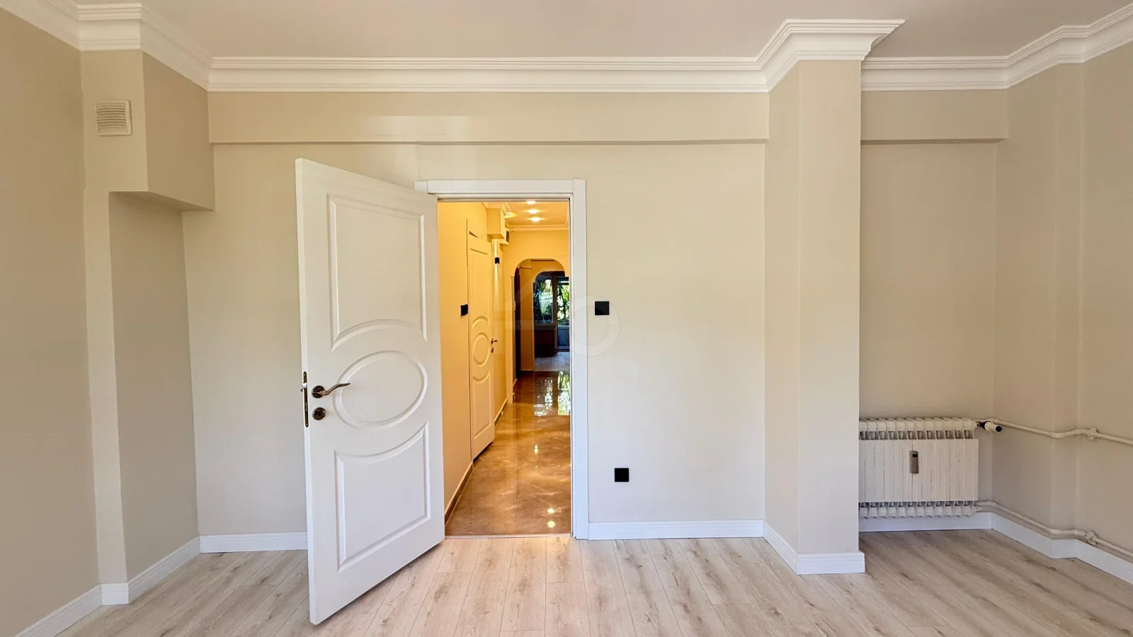 Academy Suadiye Suadiye Sahilde 2+1 Bahçe Katı 80 M2 Net İçi Yenilenmiş Balkonlu