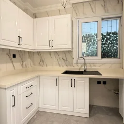 Academy Suadiye Suadiye Sahilde 2+1 Bahçe Katı 80 M2 Net İçi Yenilenmiş Balkonlu