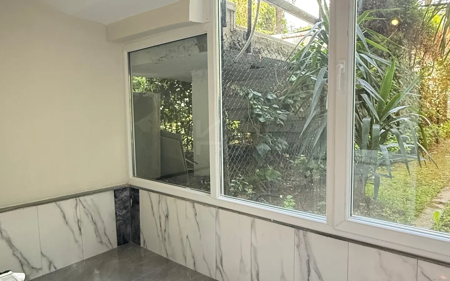 Academy Suadiye Suadiye Sahilde 2+1 Bahçe Katı 80 M2 Net İçi Yenilenmiş Balkonlu