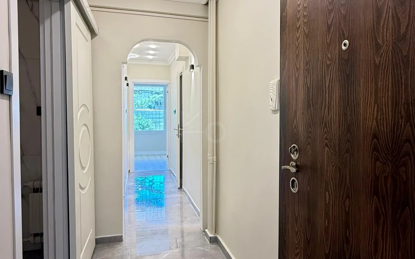 Academy Suadiye Suadiye Sahilde 2+1 Bahçe Katı 80 M2 Net İçi Yenilenmiş Balkonlu