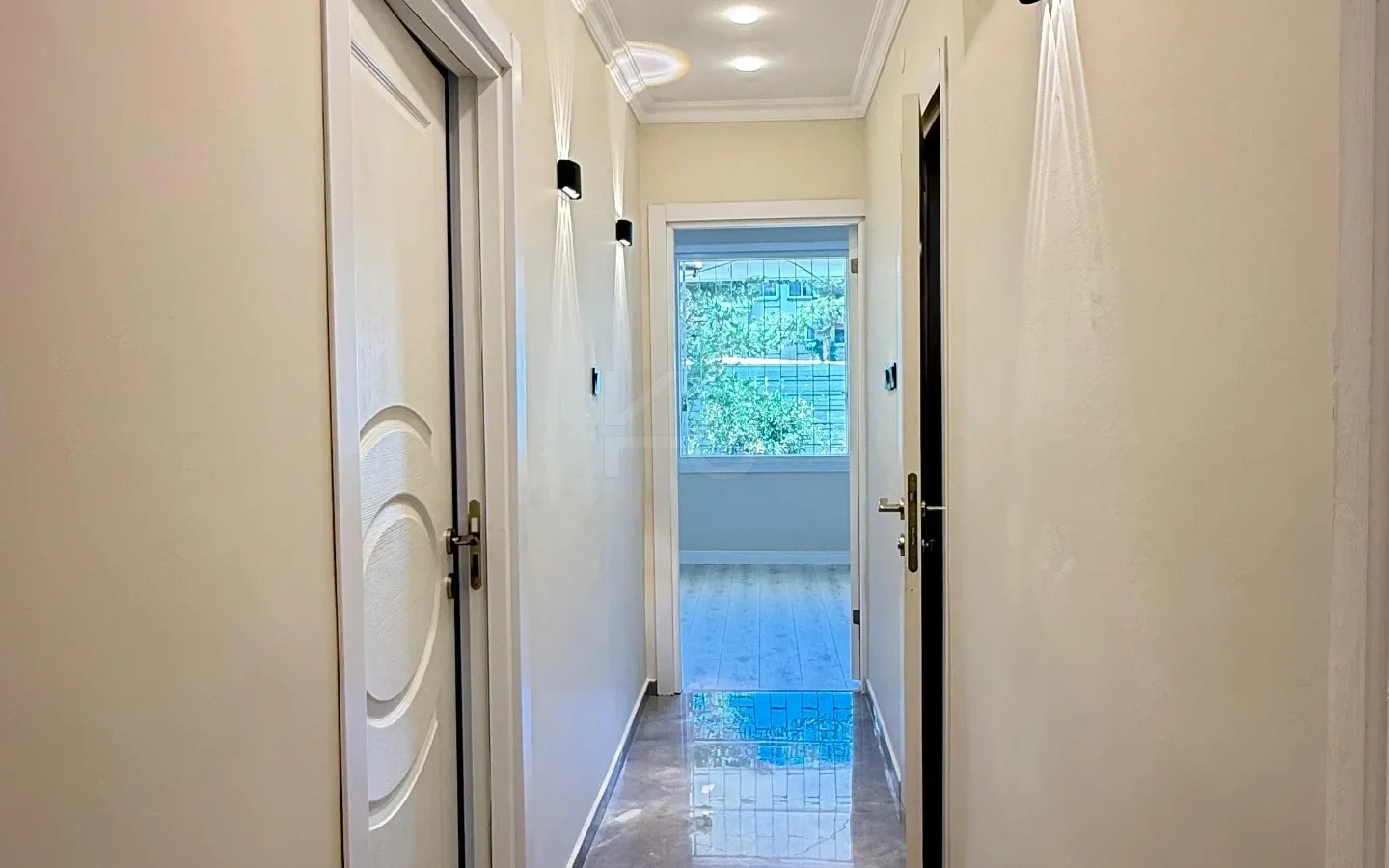 Academy Suadiye Suadiye Sahilde 2+1 Bahçe Katı 80 M2 Net İçi Yenilenmiş Balkonlu