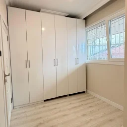 Academy Suadiye Suadiye Sahilde 2+1 Bahçe Katı 80 M2 Net İçi Yenilenmiş Balkonlu
