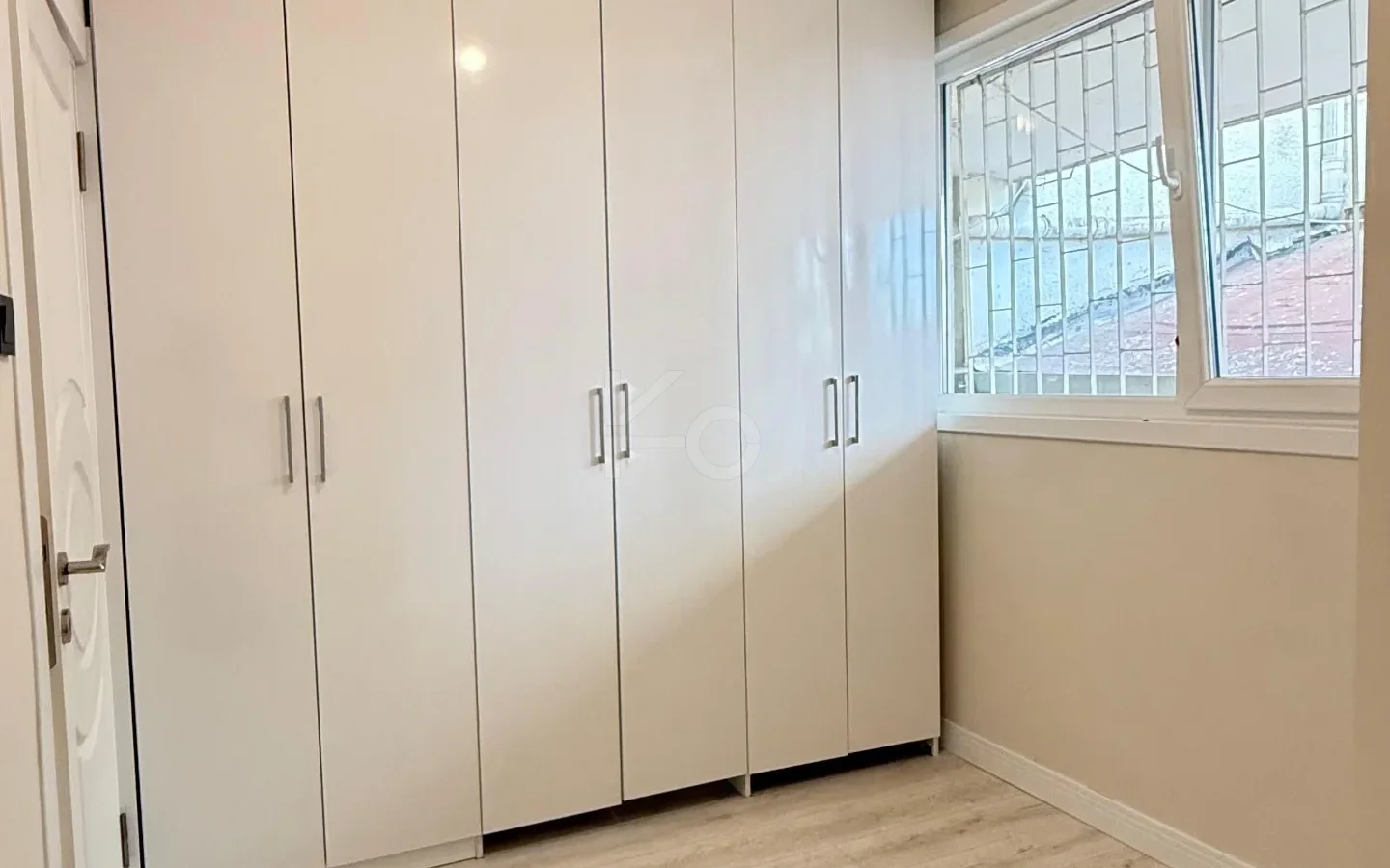 Academy Suadiye Suadiye Sahilde 2+1 Bahçe Katı 80 M2 Net İçi Yenilenmiş Balkonlu
