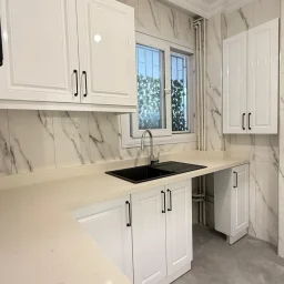 Academy Suadiye Suadiye Sahilde 2+1 Bahçe Katı 80 M2 Net İçi Yenilenmiş Balkonlu