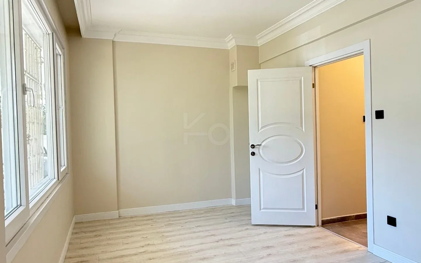 Academy Suadiye Suadiye Sahilde 2+1 Bahçe Katı 80 M2 Net İçi Yenilenmiş Balkonlu