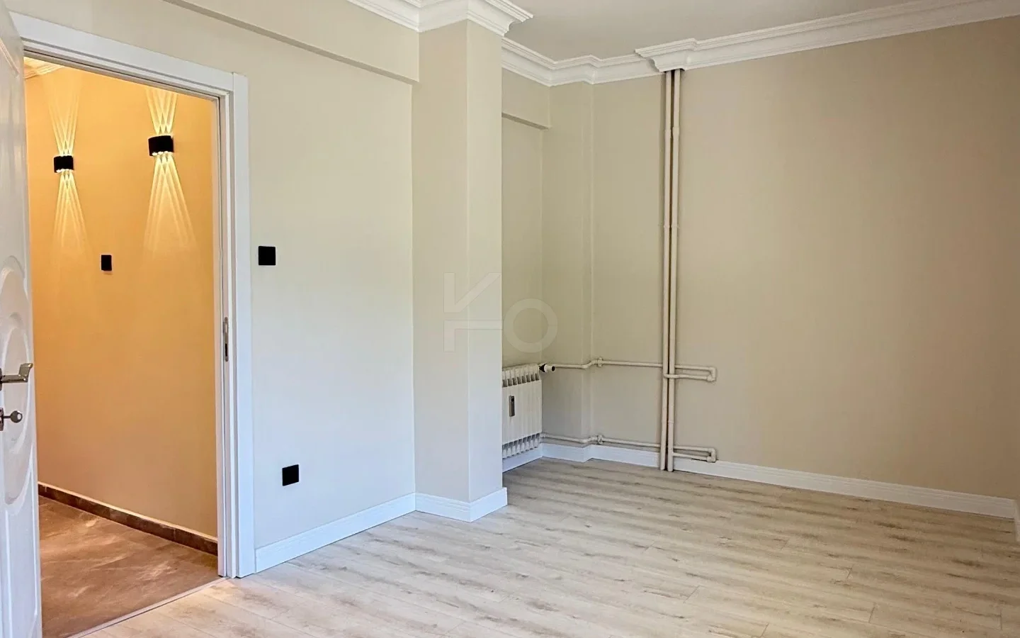 Academy Suadiye Suadiye Sahilde 2+1 Bahçe Katı 80 M2 Net İçi Yenilenmiş Balkonlu