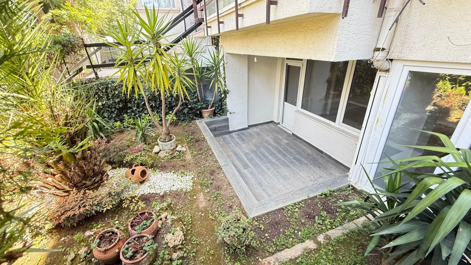 Academy Suadiye Suadiye Sahilde 2+1 Bahçe Katı 80 M2 Net İçi Yenilenmiş Balkonlu