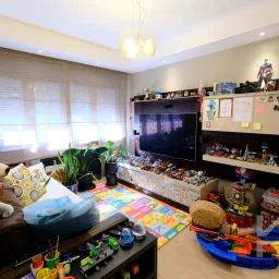 Laci̇vertcadde Taş Mektep'te Katta Tek 6+1 Çi̇ft Balkonlu 230m²