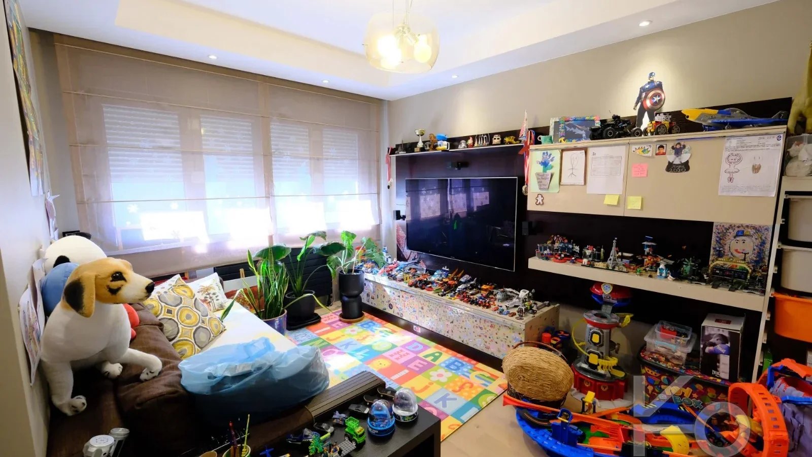 Laci̇vertcadde Taş Mektep'te Katta Tek 6+1 Çi̇ft Balkonlu 230m²
