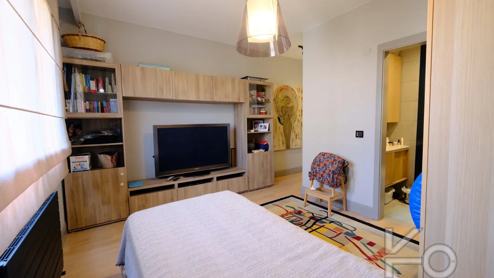Laci̇vertcadde Taş Mektep'te Katta Tek 6+1 Çi̇ft Balkonlu 230m²