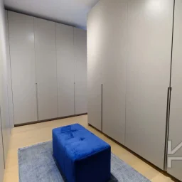 Laci̇vertcadde Taş Mektep'te Katta Tek 6+1 Çi̇ft Balkonlu 230m²