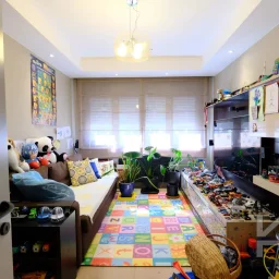 Laci̇vertcadde Taş Mektep'te Katta Tek 6+1 Çi̇ft Balkonlu 230m²