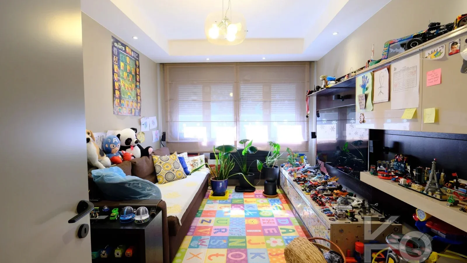 Laci̇vertcadde Taş Mektep'te Katta Tek 6+1 Çi̇ft Balkonlu 230m²