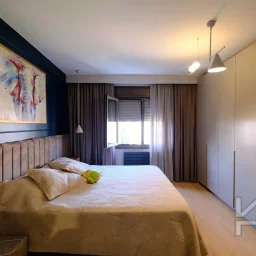 Laci̇vertcadde Taş Mektep'te Katta Tek 6+1 Çi̇ft Balkonlu 230m²