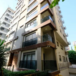 Laci̇vertcadde Taş Mektep'te Katta Tek 6+1 Çi̇ft Balkonlu 230m²