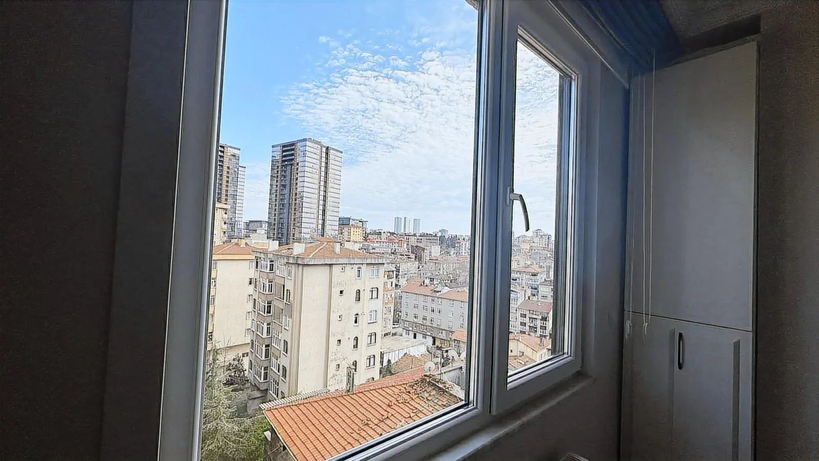 Sağlam'dan Prestij Caddesin'de 2+1 Geniş Satılık Daire!!!