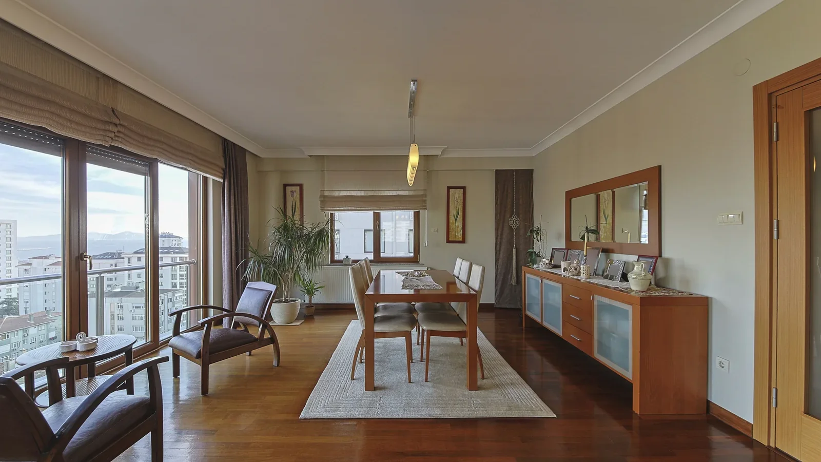 Bostancı Vukela Caddesinde Deniz Manzaralı Satılık 4+1 Daire