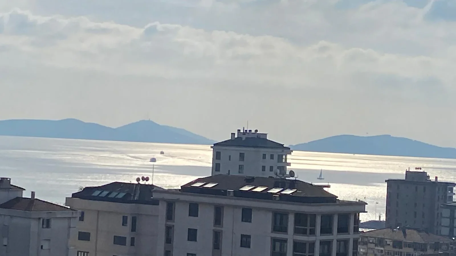 Bostancı Vukela Caddesinde Deniz Manzaralı Satılık 4+1 Daire