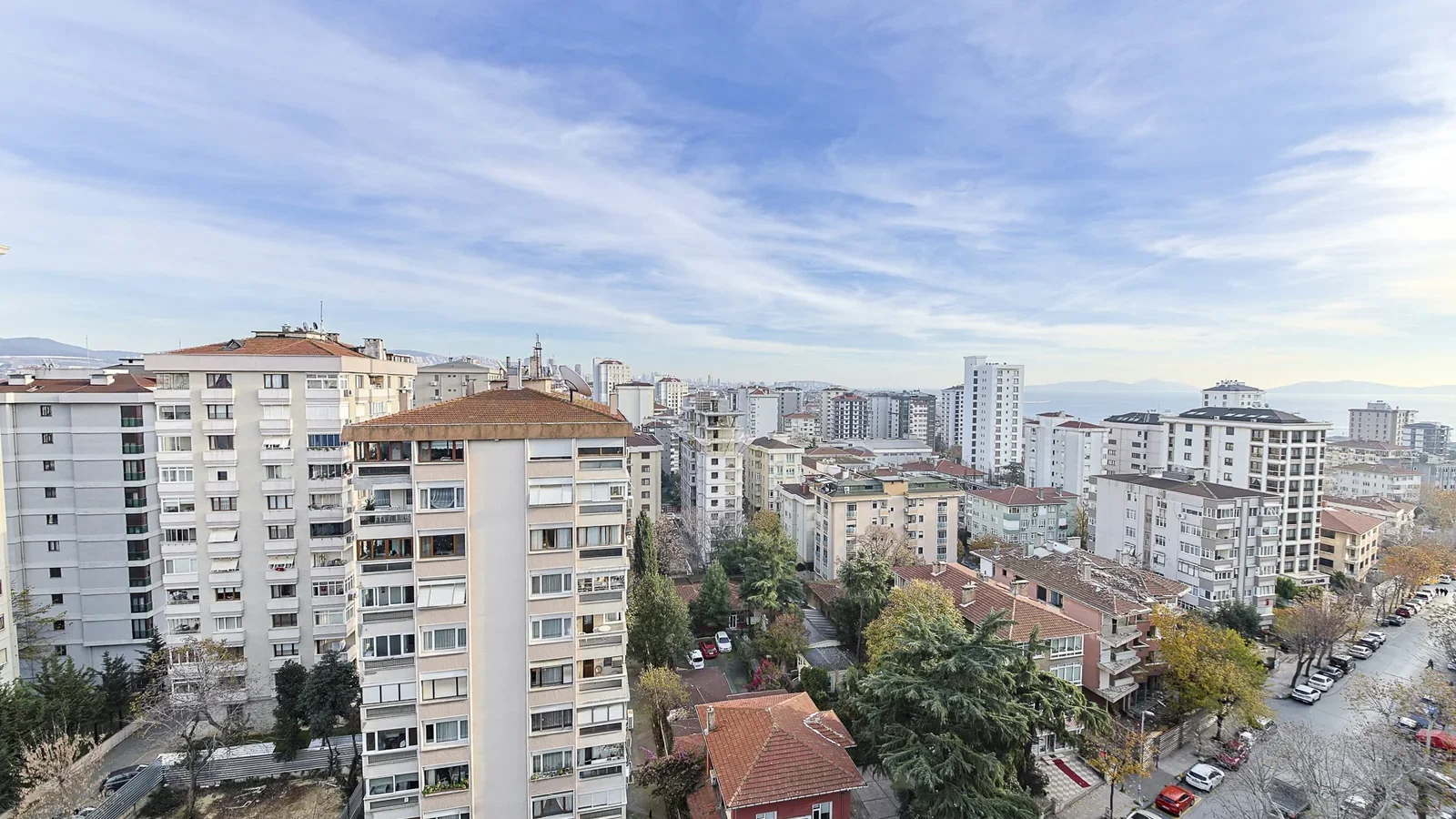 Bostancı Vukela Caddesinde Deniz Manzaralı Satılık 4+1 Daire