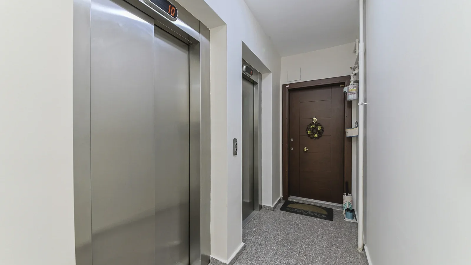 Bostancı Vukela Caddesinde Deniz Manzaralı Satılık 4+1 Daire
