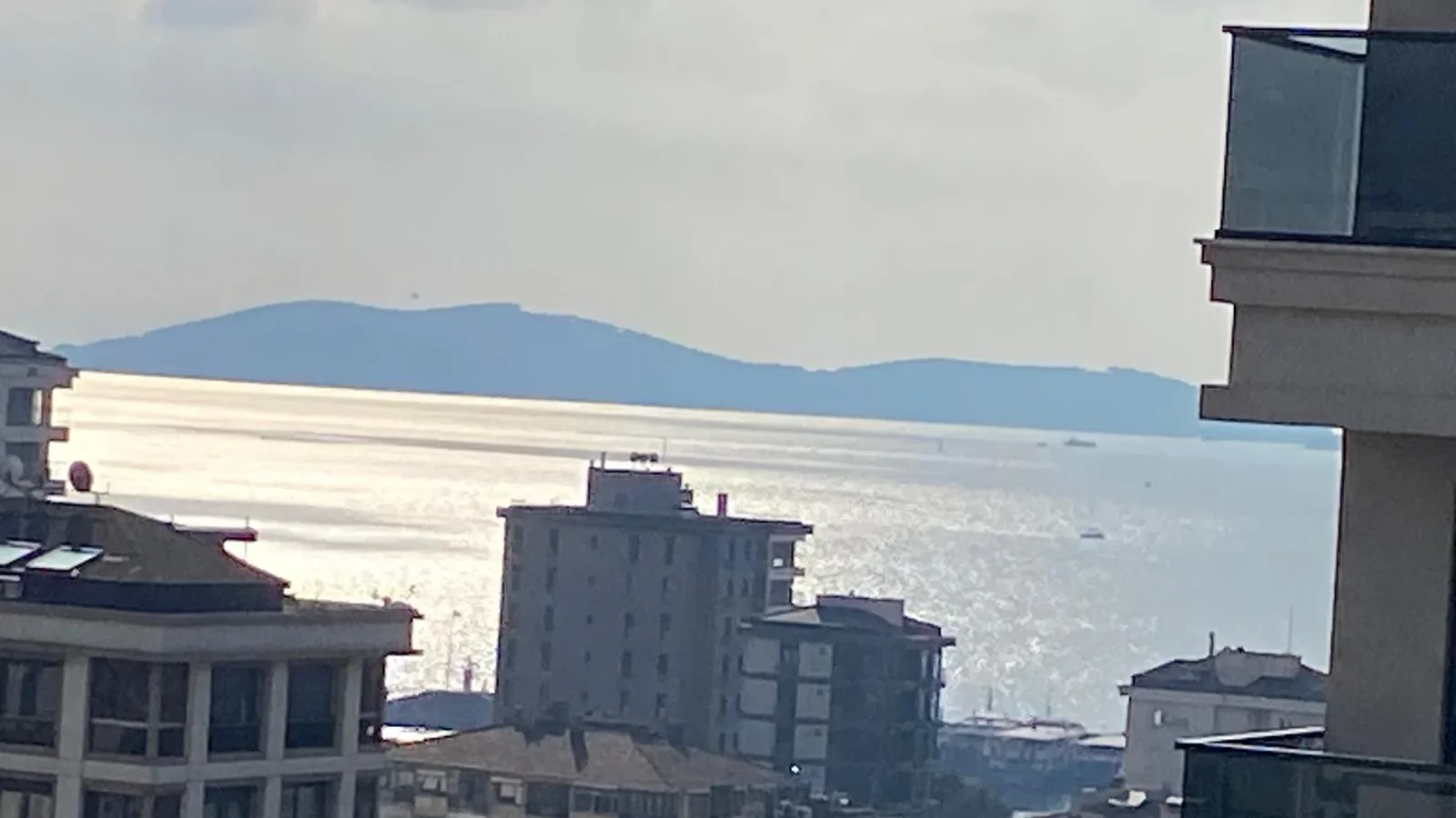 Bostancı Vukela Caddesinde Deniz Manzaralı Satılık 4+1 Daire