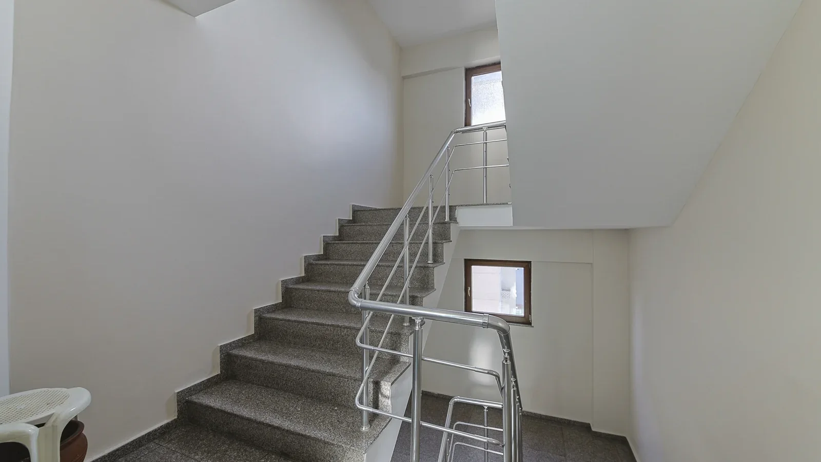 Bostancı Vukela Caddesinde Deniz Manzaralı Satılık 4+1 Daire