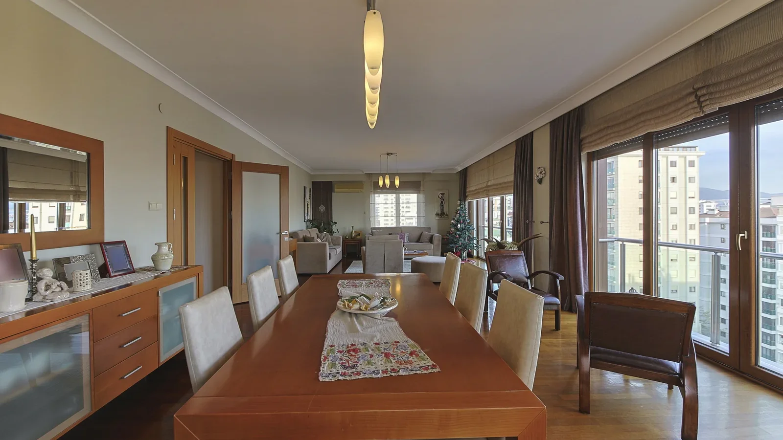 Bostancı Vukela Caddesinde Deniz Manzaralı Satılık 4+1 Daire