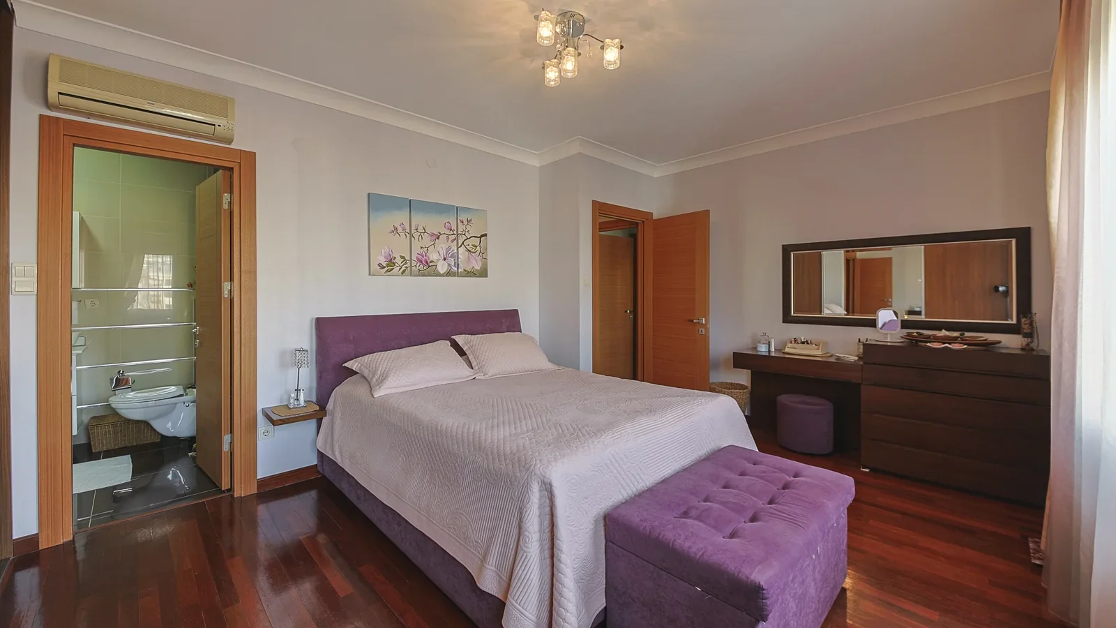 Bostancı Vukela Caddesinde Deniz Manzaralı Satılık 4+1 Daire